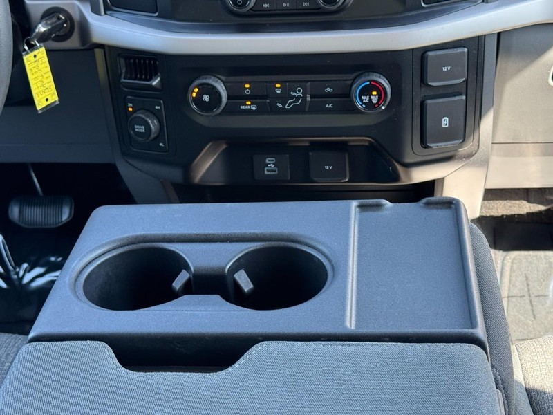 Ford F-150 Vehicle Full-screen Gallery Image 14