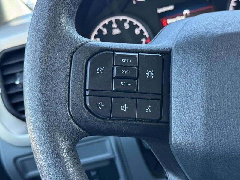 Ford F-150 Vehicle Full-screen Gallery Image 16