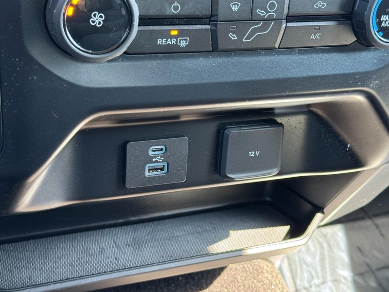 Ford F-150 Vehicle Full-screen Gallery Image 19