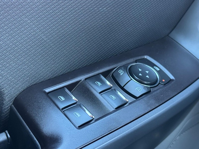 Ford F-150 Vehicle Full-screen Gallery Image 22