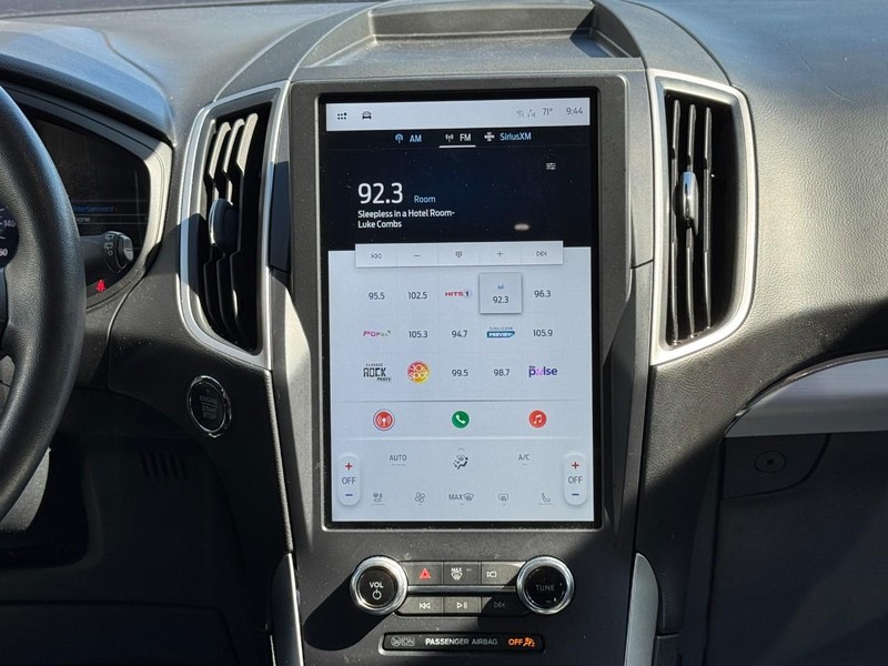 Ford Edge Vehicle Full-screen Gallery Image 13
