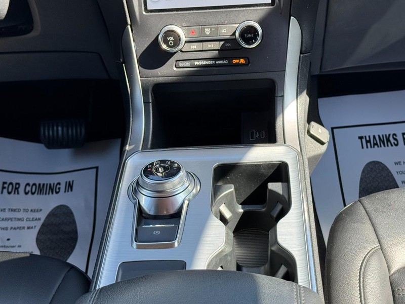 Ford Edge Vehicle Full-screen Gallery Image 14