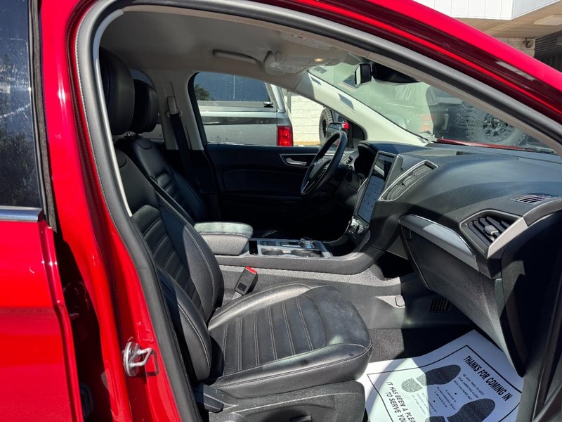 Ford Edge Vehicle Full-screen Gallery Image 15