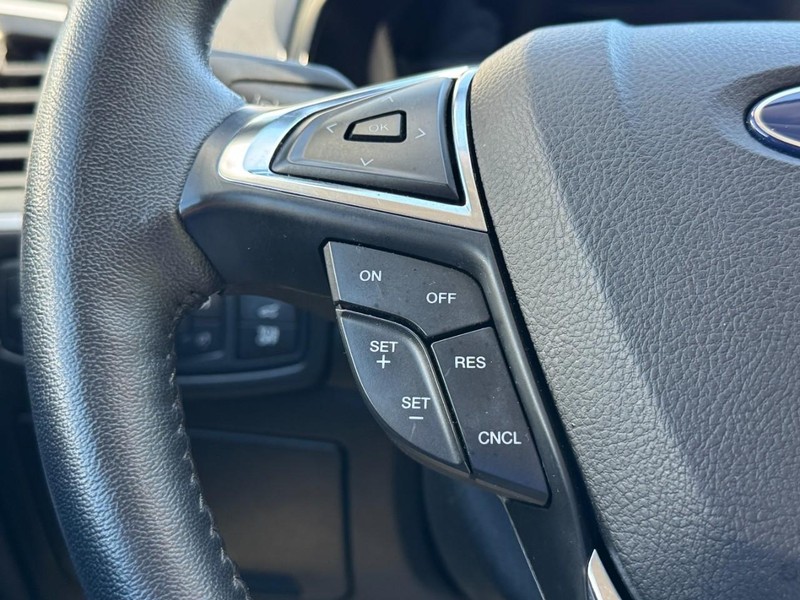Ford Edge Vehicle Full-screen Gallery Image 16