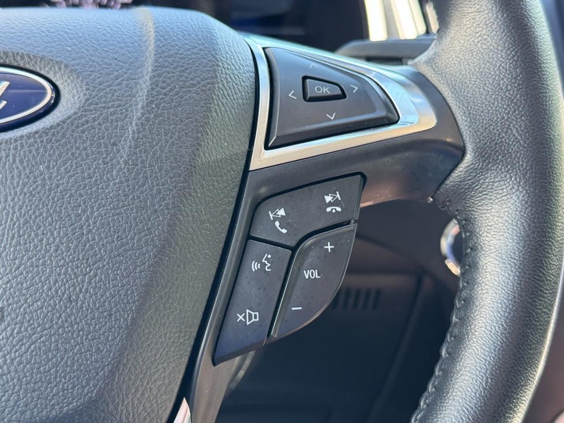 Ford Edge Vehicle Full-screen Gallery Image 17