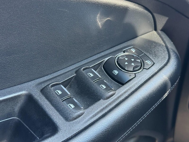 Ford Edge Vehicle Full-screen Gallery Image 21