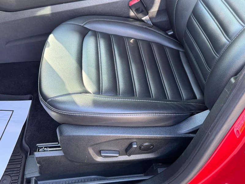 Ford Edge Vehicle Full-screen Gallery Image 22