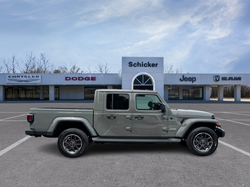 Jeep Gladiator Vehicle Full-screen Gallery Image 02