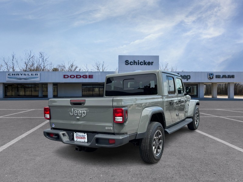 Jeep Gladiator Vehicle Full-screen Gallery Image 03
