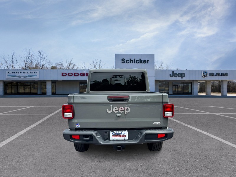Jeep Gladiator Vehicle Full-screen Gallery Image 04