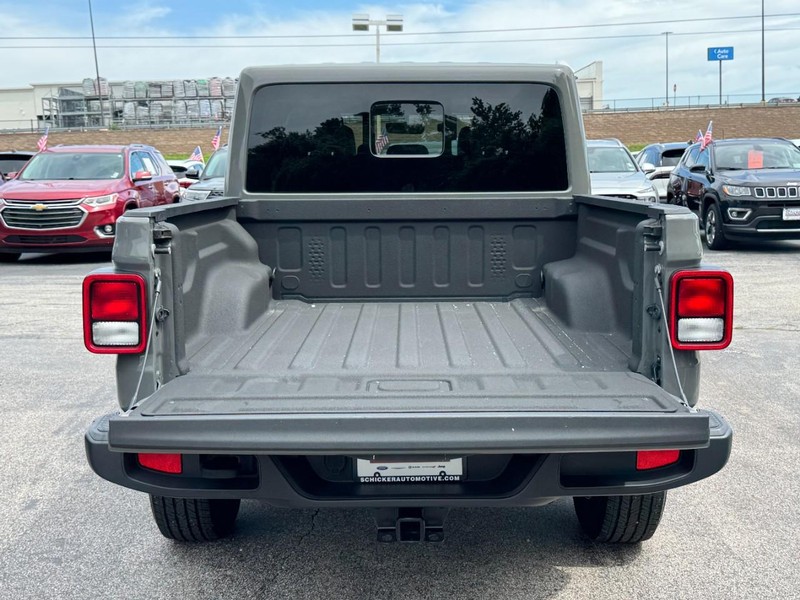 Jeep Gladiator Vehicle Full-screen Gallery Image 05
