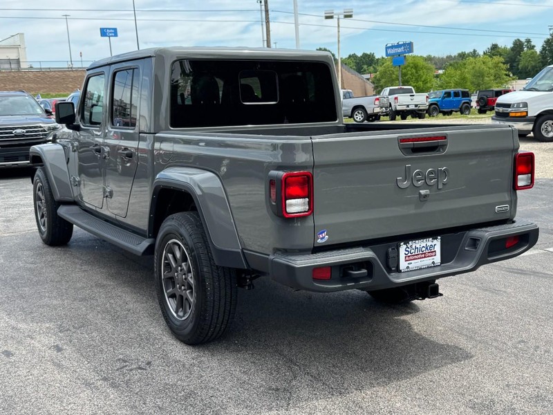 Jeep Gladiator Vehicle Full-screen Gallery Image 06