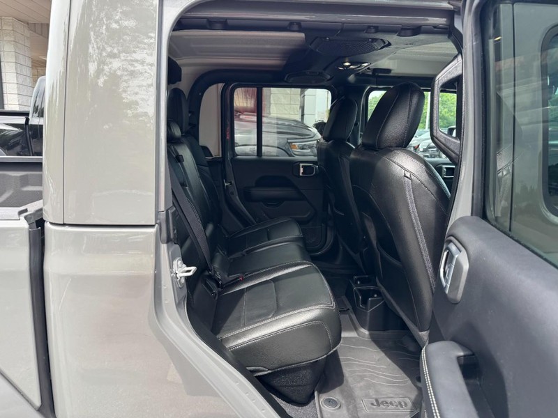 Jeep Gladiator Vehicle Full-screen Gallery Image 10