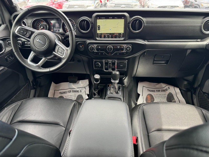 Jeep Gladiator Vehicle Full-screen Gallery Image 11