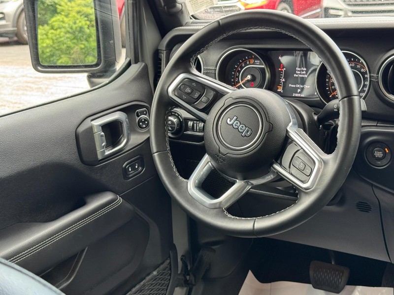 Jeep Gladiator Vehicle Full-screen Gallery Image 12