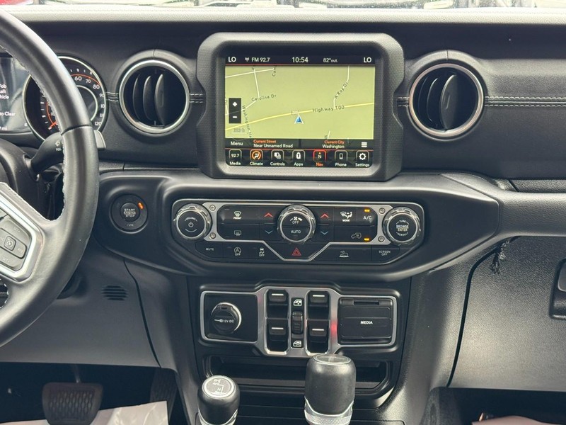 Jeep Gladiator Vehicle Full-screen Gallery Image 13