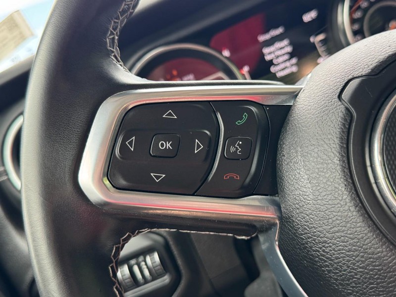 Jeep Gladiator Vehicle Full-screen Gallery Image 16