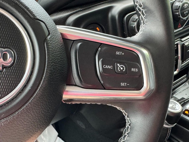 Jeep Gladiator Vehicle Full-screen Gallery Image 17