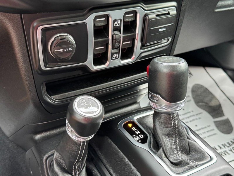 Jeep Gladiator Vehicle Full-screen Gallery Image 19