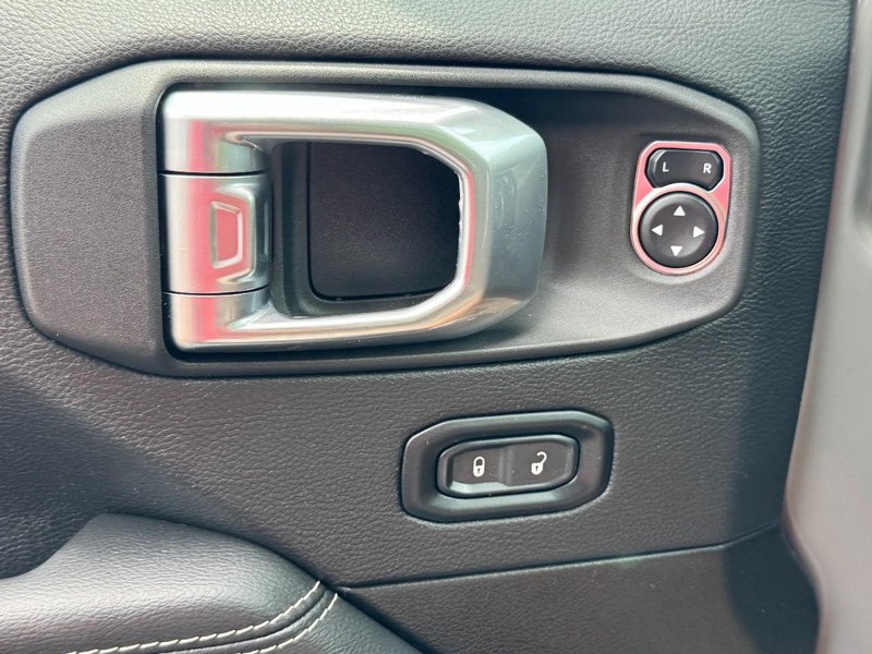 Jeep Gladiator Vehicle Full-screen Gallery Image 23