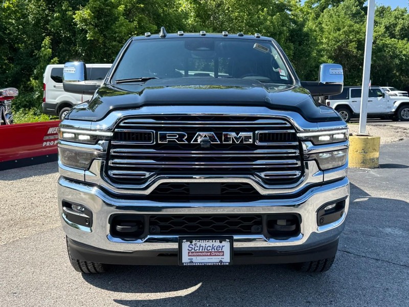 Ram 2500 Vehicle Full-screen Gallery Image 09