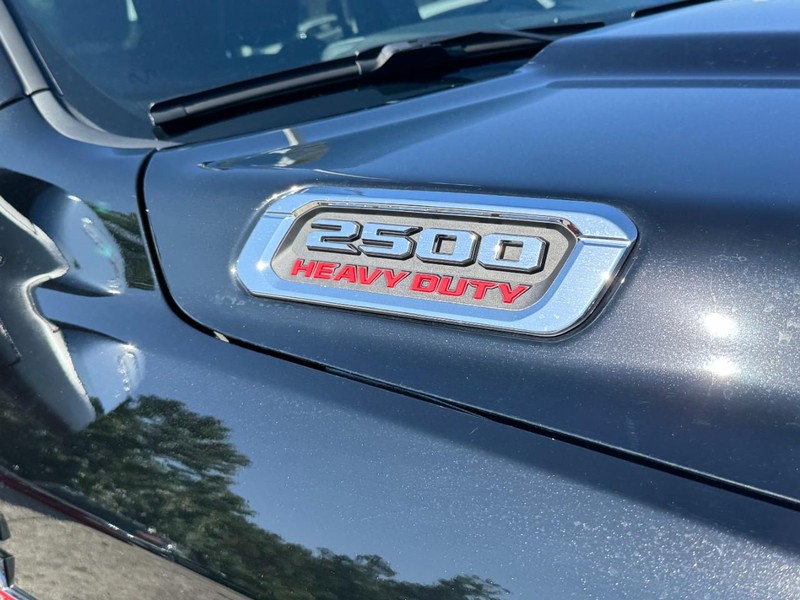 Ram 2500 Vehicle Full-screen Gallery Image 10