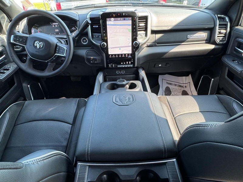 Ram 2500 Vehicle Full-screen Gallery Image 12