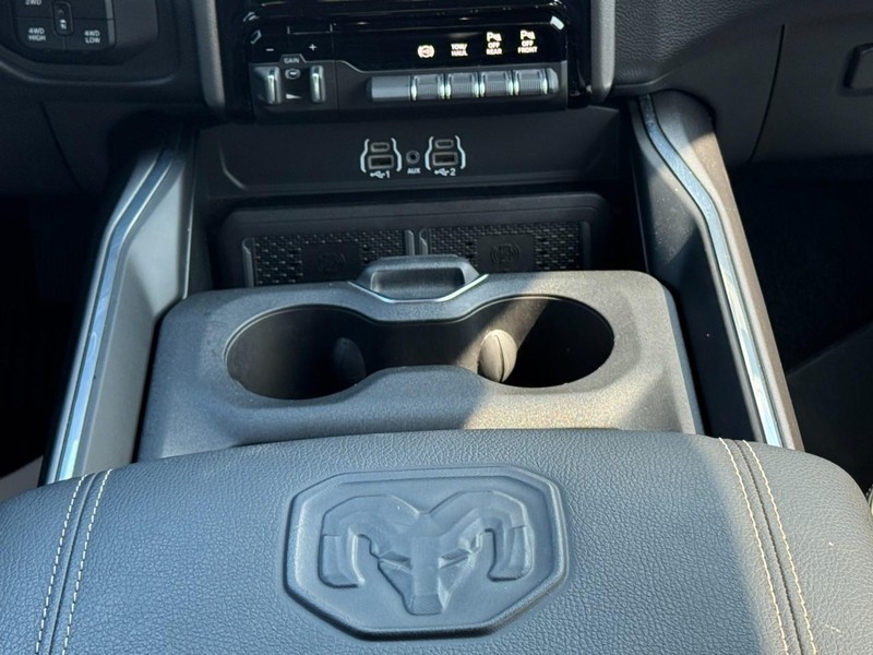 Ram 2500 Vehicle Full-screen Gallery Image 15