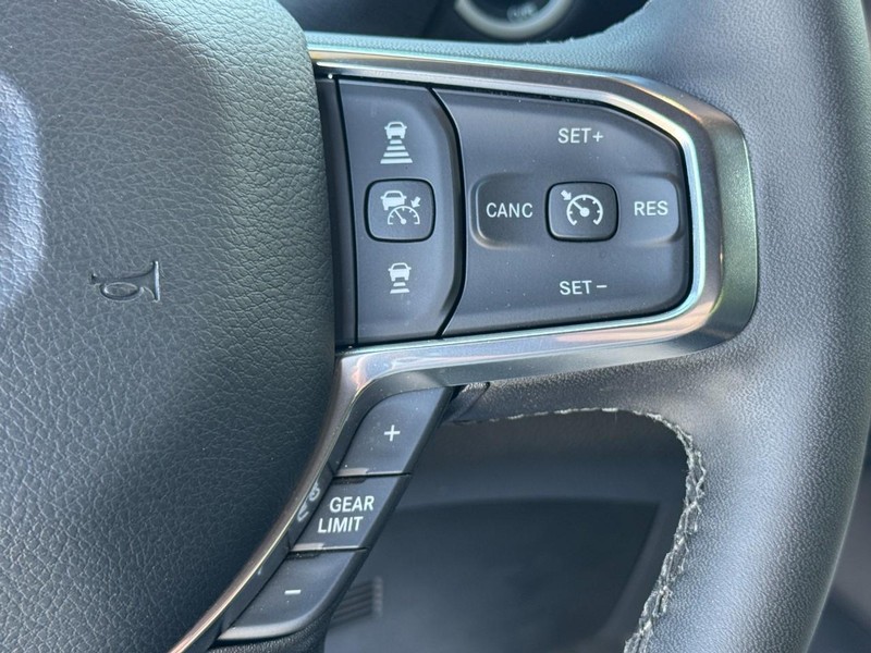Ram 2500 Vehicle Full-screen Gallery Image 19