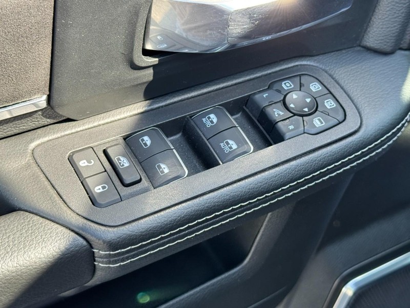 Ram 2500 Vehicle Full-screen Gallery Image 25