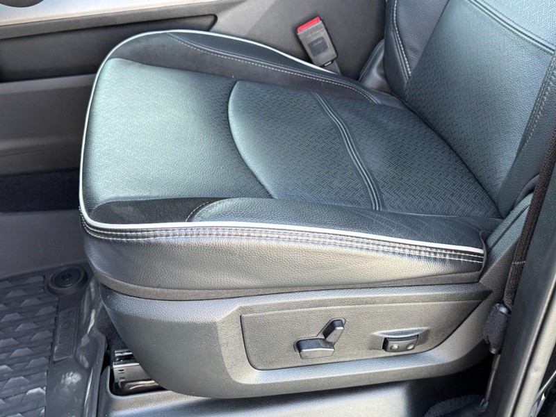 Ram 2500 Vehicle Full-screen Gallery Image 26