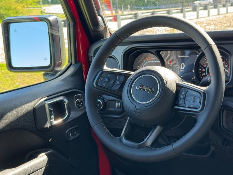 Jeep Wrangler Vehicle Full-screen Gallery Image 12