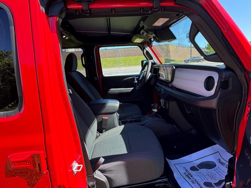 Jeep Wrangler Vehicle Full-screen Gallery Image 15