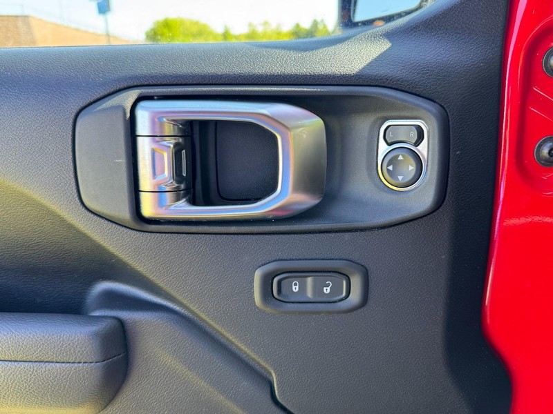 Jeep Wrangler Vehicle Full-screen Gallery Image 16