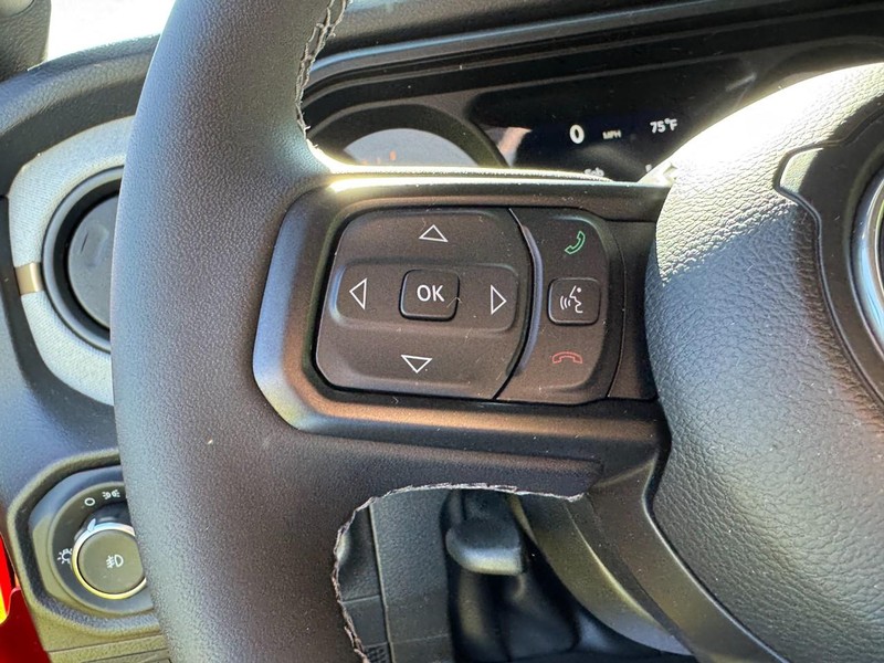 Jeep Wrangler Vehicle Full-screen Gallery Image 17