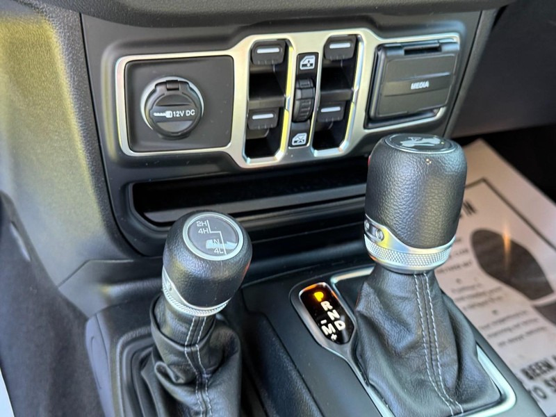 Jeep Wrangler Vehicle Full-screen Gallery Image 20