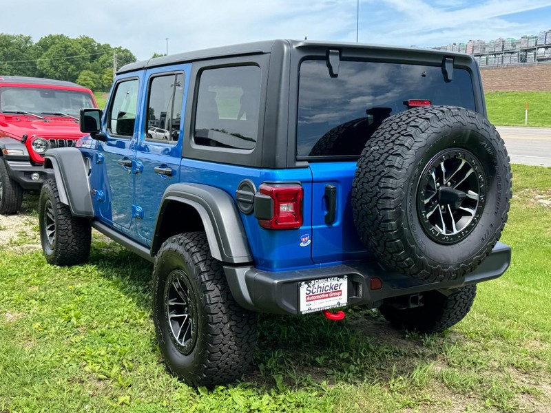 Jeep Wrangler Vehicle Full-screen Gallery Image 06