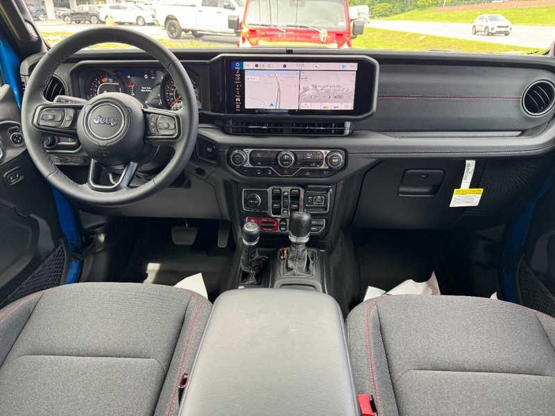 Jeep Wrangler Vehicle Full-screen Gallery Image 11