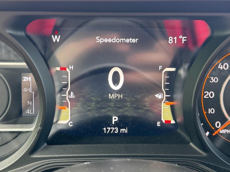 Jeep Wrangler Vehicle Full-screen Gallery Image 18