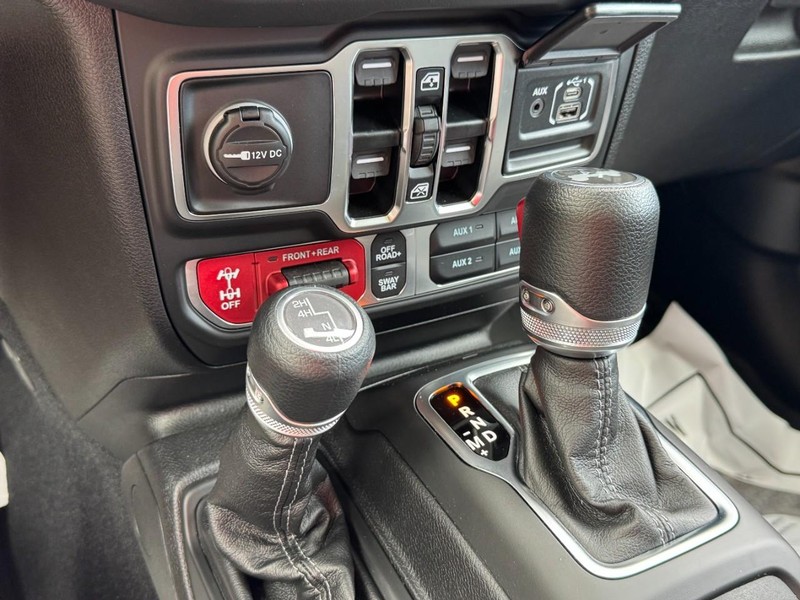 Jeep Wrangler Vehicle Full-screen Gallery Image 19
