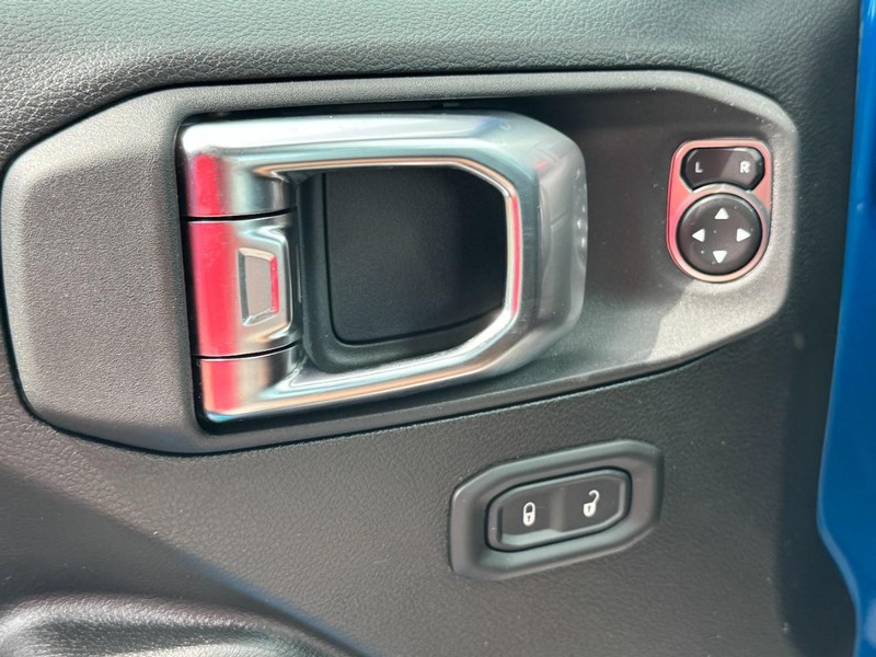 Jeep Wrangler Vehicle Full-screen Gallery Image 22