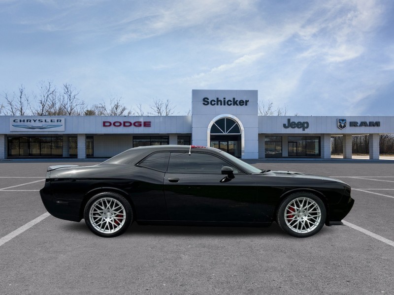 Dodge Challenger Vehicle Full-screen Gallery Image 02