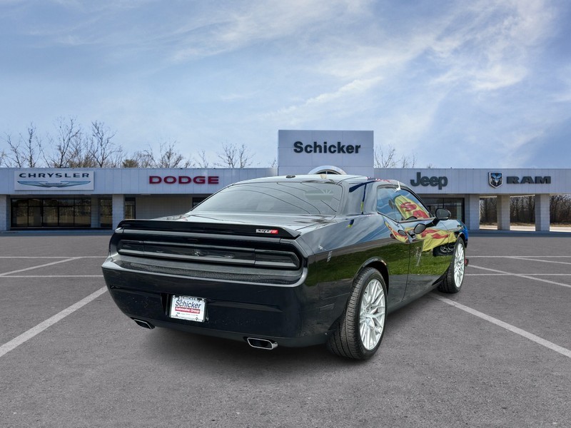 Dodge Challenger Vehicle Full-screen Gallery Image 03