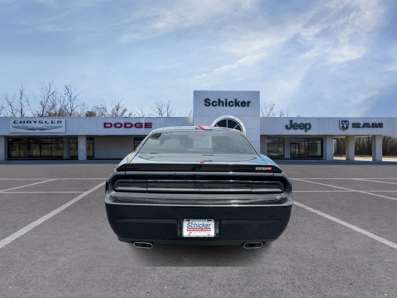 Dodge Challenger Vehicle Full-screen Gallery Image 04