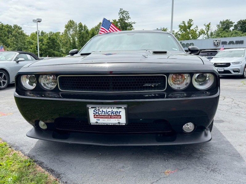 Dodge Challenger Vehicle Full-screen Gallery Image 09