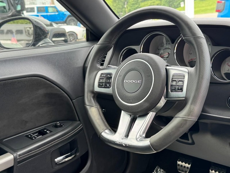 Dodge Challenger Vehicle Full-screen Gallery Image 14