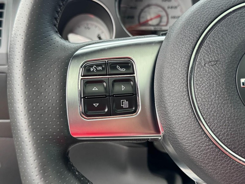 Dodge Challenger Vehicle Full-screen Gallery Image 20