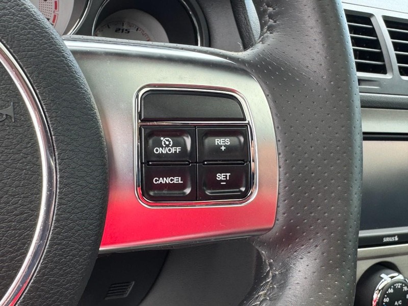 Dodge Challenger Vehicle Full-screen Gallery Image 21
