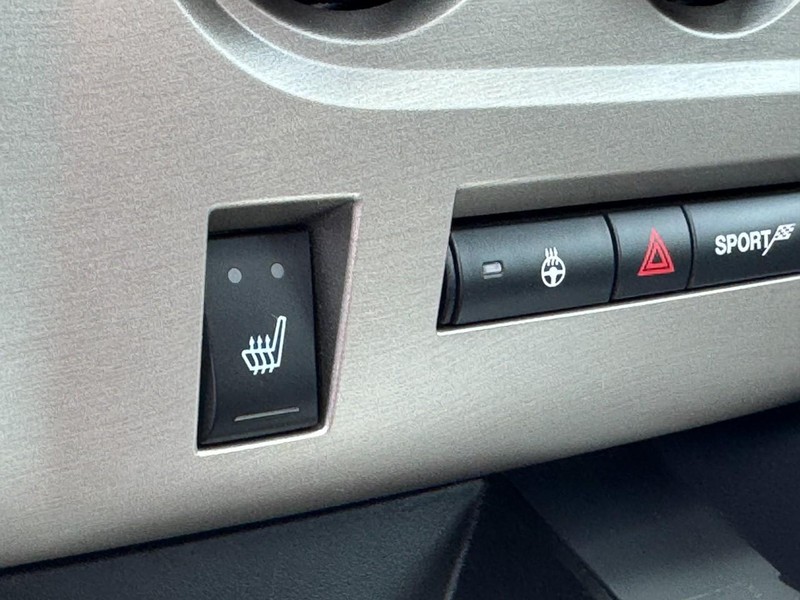 Dodge Challenger Vehicle Full-screen Gallery Image 23