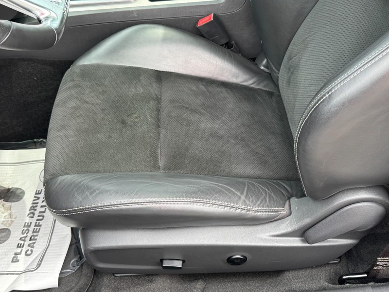 Dodge Challenger Vehicle Full-screen Gallery Image 25